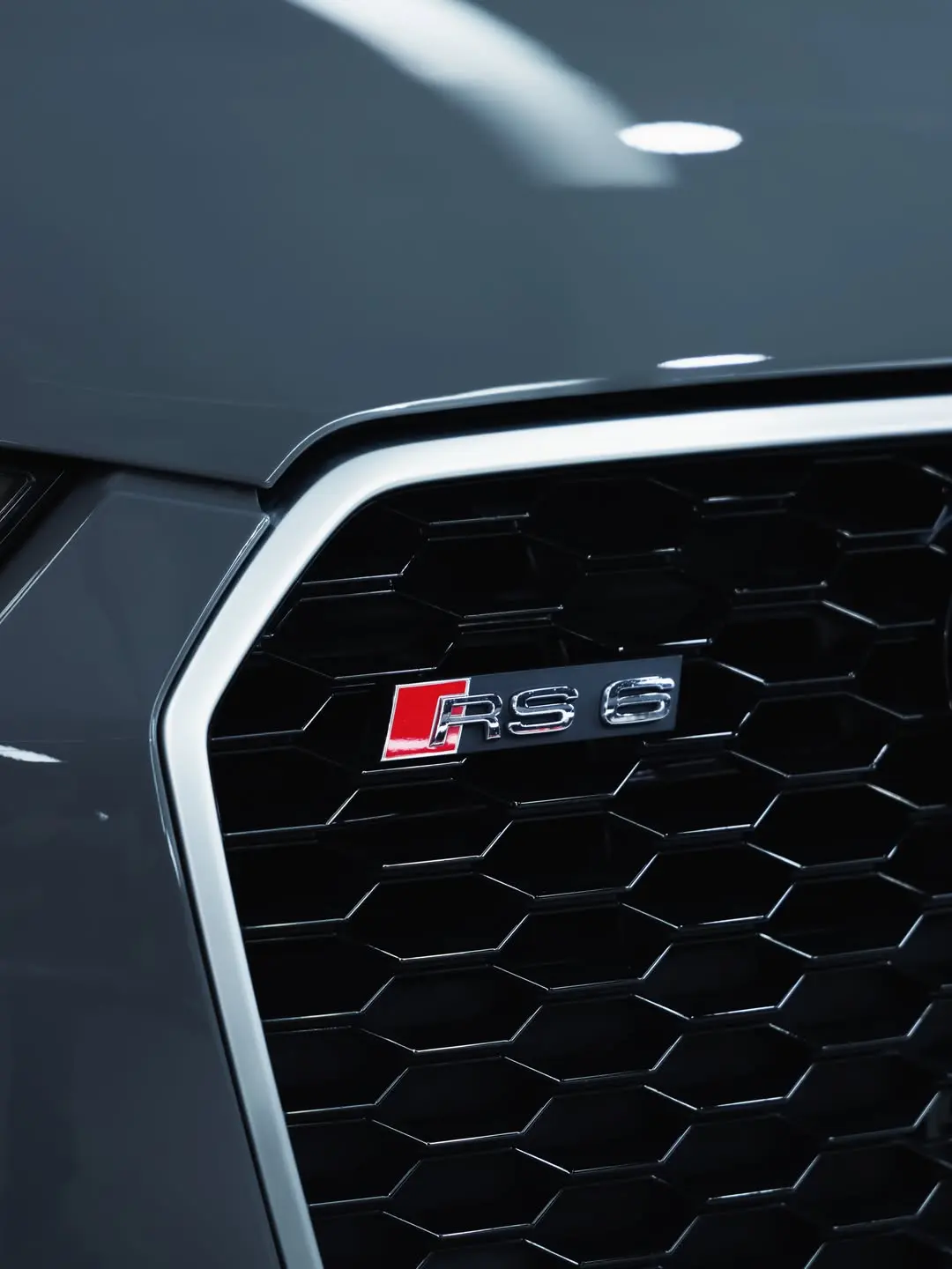 Audi RS6, the badge in the grille.
