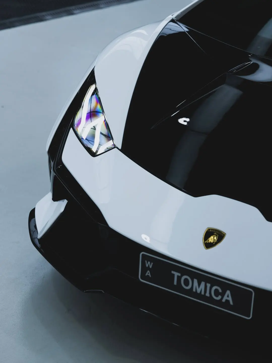 Lamborghini Huracán Tecnica, the headlight and front badge.