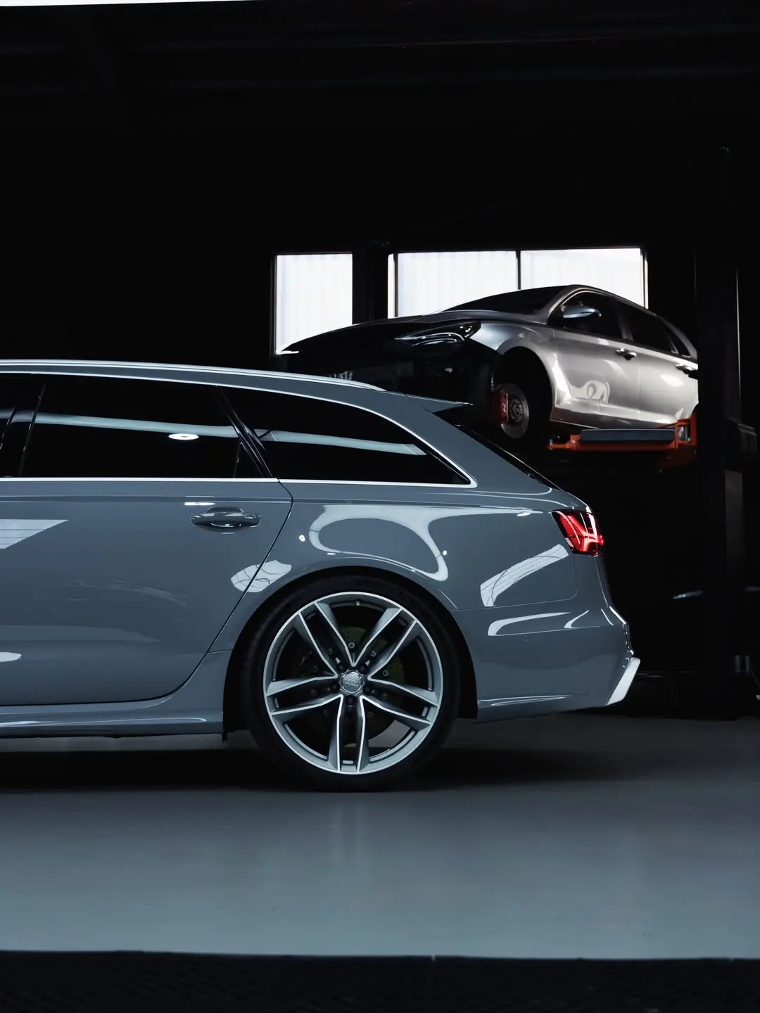 Audi RS6, the rear wheel and side panel.