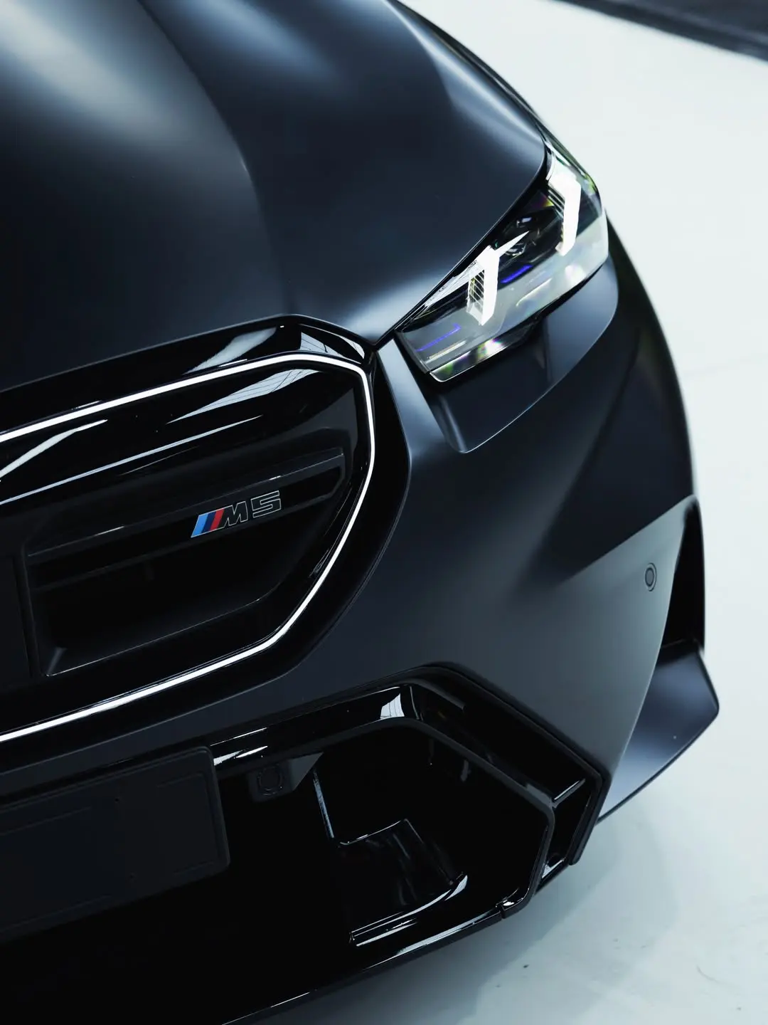 BMW M5, the grille and front splitter.
