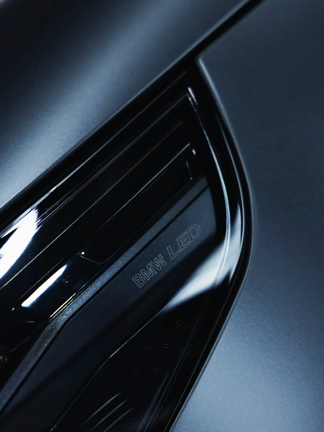BMW M5, the headlight close up.