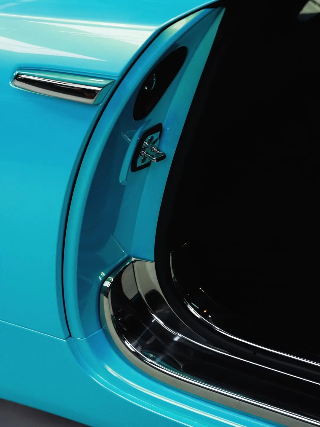 Rolls-Royce Wraith, the rear quarter window.