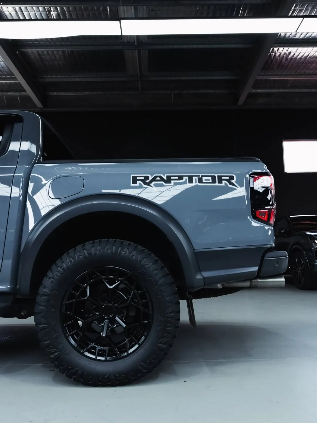 Rear tray and tailgate of the Ford Raptor