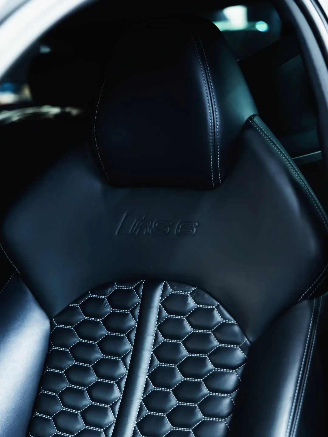 Audi RS6, the drivers seat.