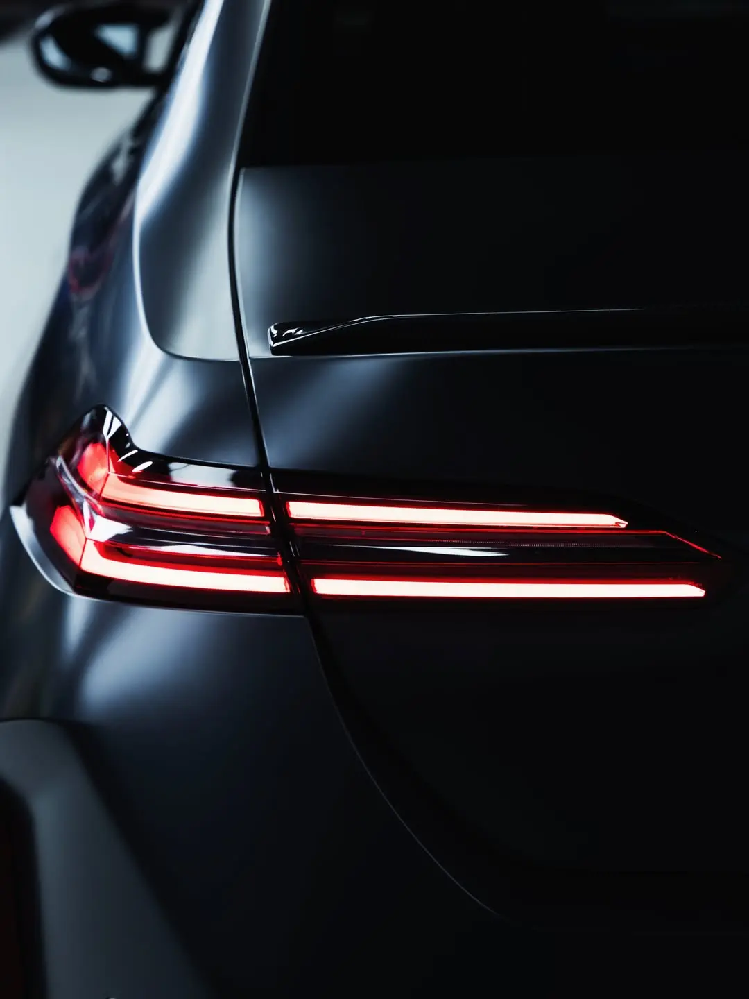BMW M5, the tail light close up.