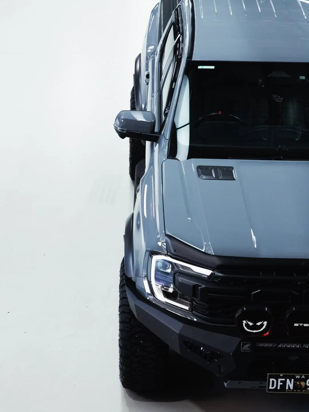 Ford Raptor, the cabin and roofline.