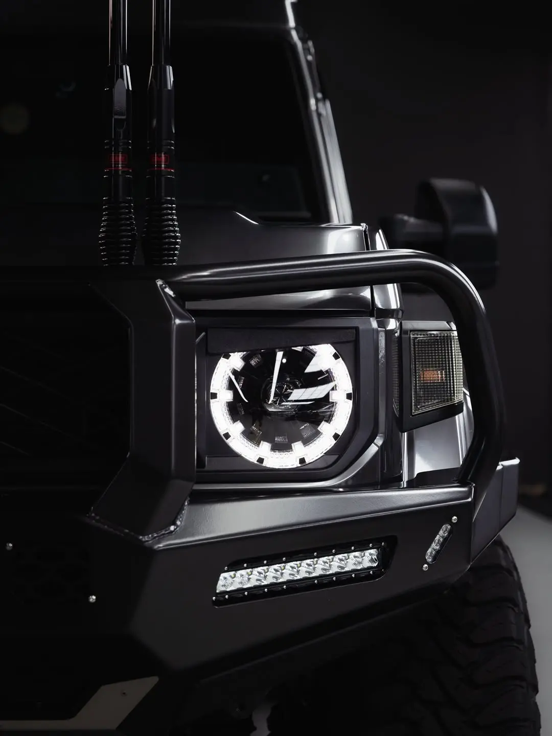 Toyota 78 Series Troopy, the headlight and light bar.