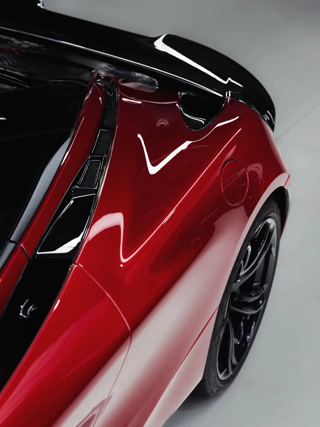 McLaren 750S, the rear spoiler.
