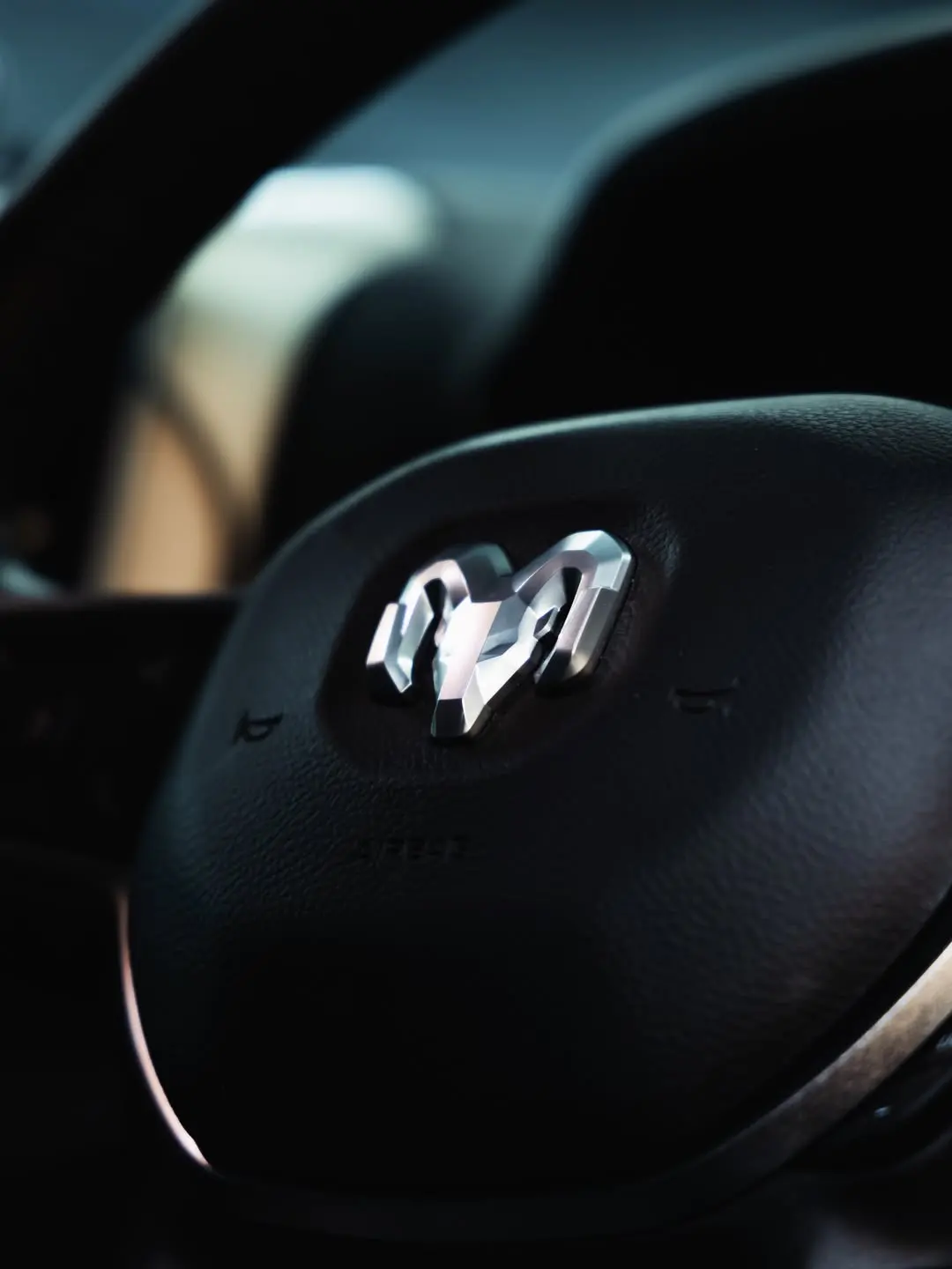 RAM 2500 Heavy Duty, the steering wheel.