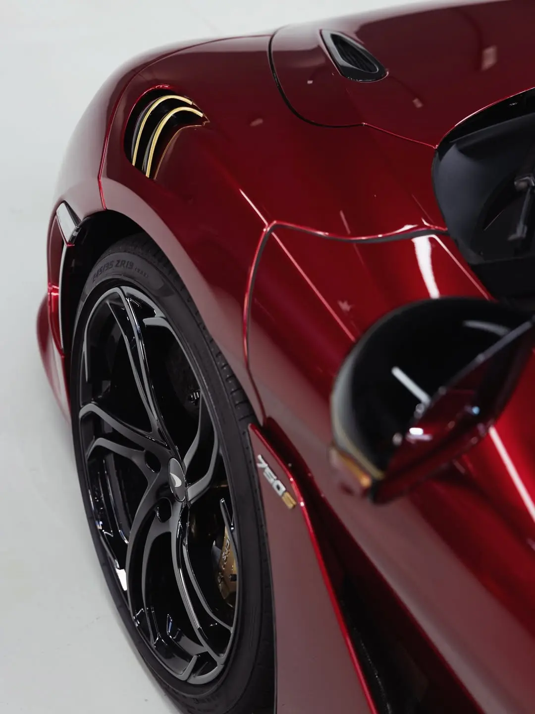 McLaren 750S, the gold line along the side.