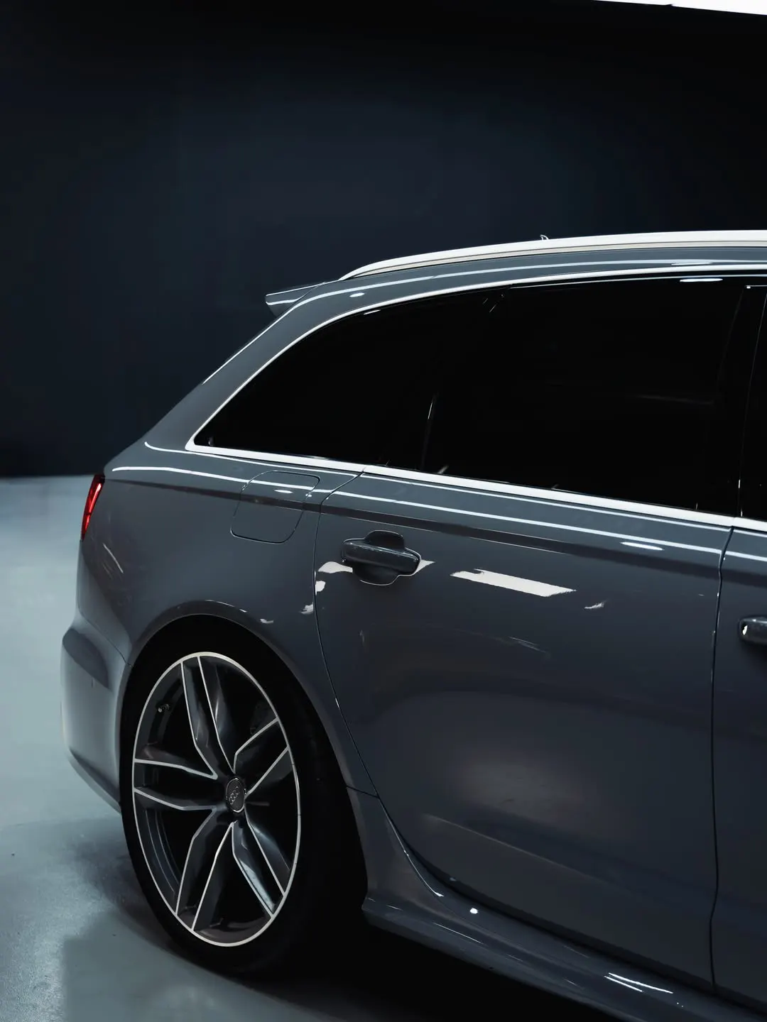 Tinted rear glass on an Audi RS6 under studio lighting
