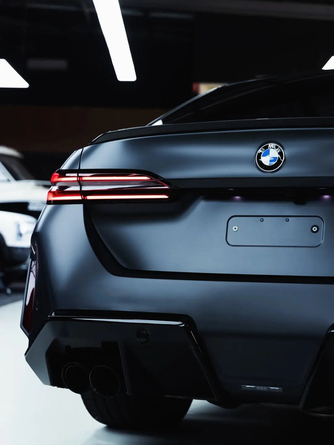 BMW M5, the boot lid and badge.