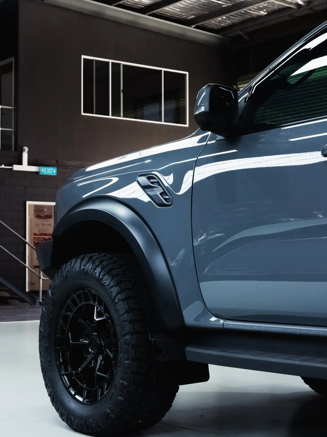 Ford Raptor, the side profile and wheel.