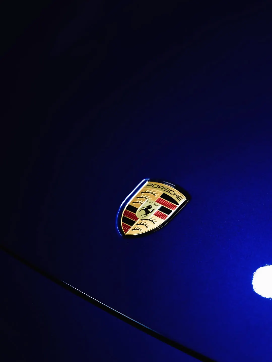 Deep blue Porsche paintwork with a mirror-gloss ceramic finish