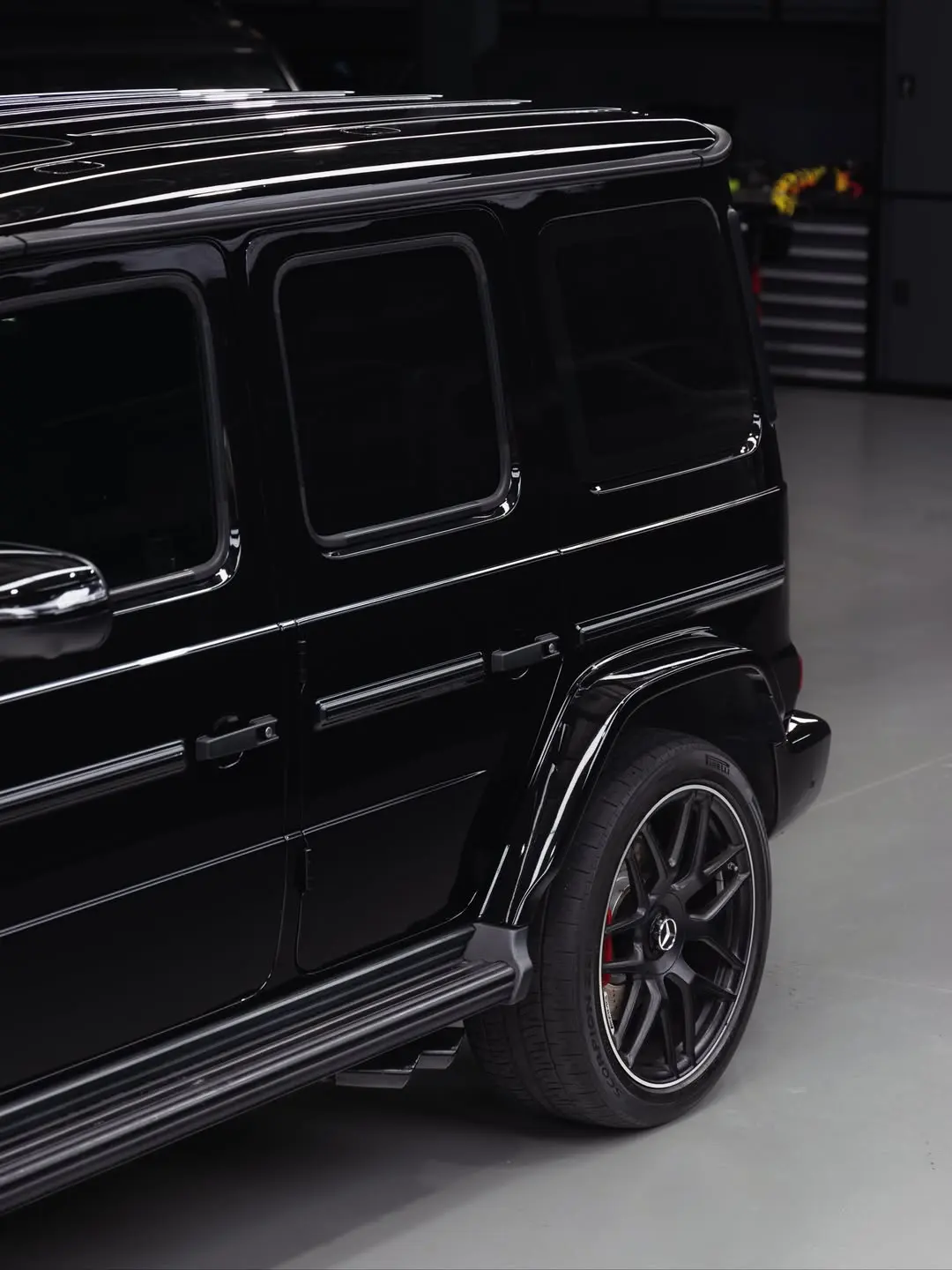 Mercedes-AMG G63, the side and wheel.